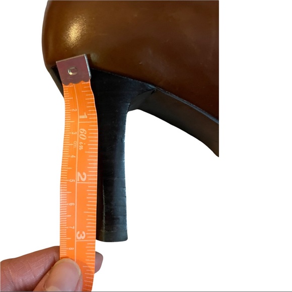 Anne Klein Heeled Brown Boots shoes, Size 7.5 - Picture 6 of 9